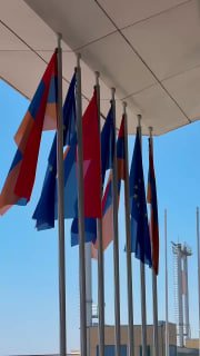 Урсула фон дер Ляйен и Никол Пашинян на прощании в Армении