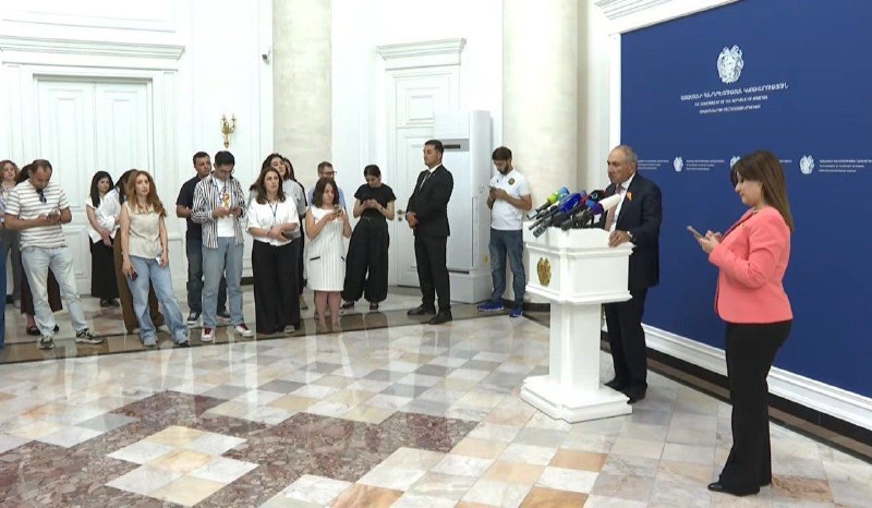 Премьер-министр Армении Никол Пашинян на брифинге в Тавушской области
