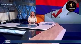 Ведущая Первого канала Валерия Кораблёва в студии, обсуждающая выборы в Армении