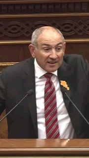 Премьер-министр Армении Никол Пашинян выступает в Тавушской области