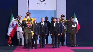 Премьер-министр Армении Никол Пашинян отдает дань уважения телу лидера Исламской революции в Иране