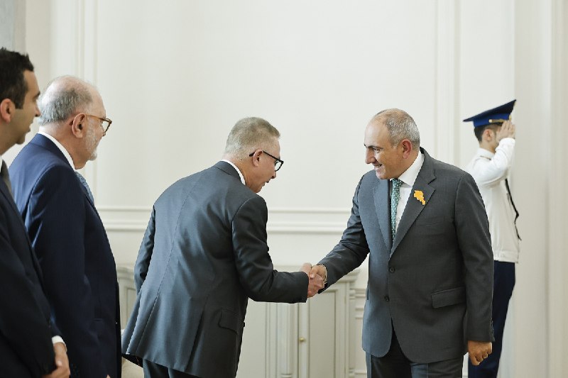 Пашинян обсудил с AMAA строительство школы на 700 мест в Варденисе
