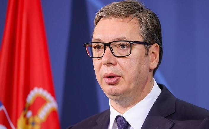 Президент Сербии Александар Вучич выступает с заявлением об отставке в Тавуше