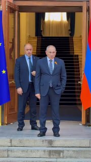 Никол Пашинян и Урсула фон дер Ляйен на встрече в правительстве Армении, Ереван