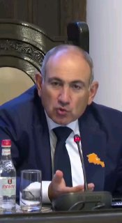 Премьер-министр Армении Никол Пашинян выступает с заявлением о новых экспортных путях