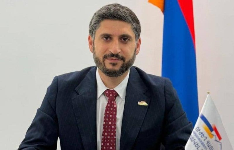 Артур Абрамян, кандидат от блока «Сильная Армения», на фоне Тавушской области