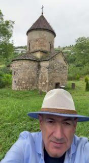 Никол Пашинян у церкви Мору-Дзоро в селе Лусаовит Тавушской области