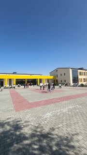 Здание новой средней школы в селе Покр Веди Араратской области