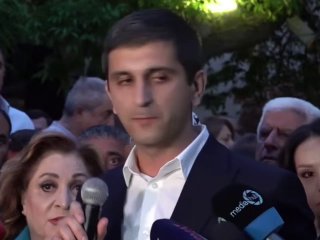 Акция протеста у здания ЦИК в Ереване, сторонники проигравших кандидатов требуют пересмотра выборов