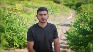 Биолог Роберт Саядян в питомнике декоративных растений в Иджеване, Тавуш