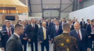 Михаил Мишустин и Никол Пашинян на выставке «Иннопром-2026» в Екатеринбурге